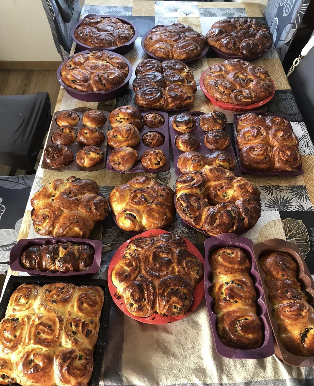 Assortiment de viennoiseries roulées maison
